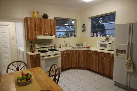 870 NW 14th Court Miami FL 33125