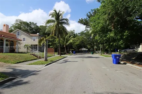 870 NW 14th Court Miami FL 33125