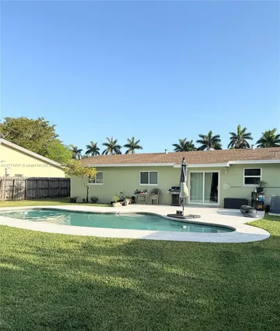 9271 SW 183rd Terrace Palmetto Bay FL 33157