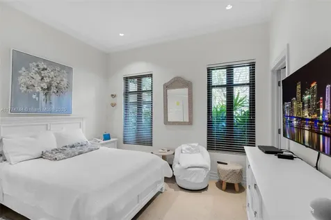 9 Harbor Point Key Biscayne FL 33149