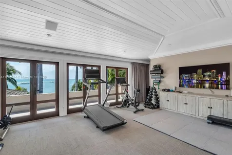 9 Harbor Point Key Biscayne FL 33149