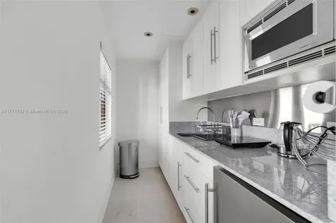 9 Harbor Point Key Biscayne FL 33149