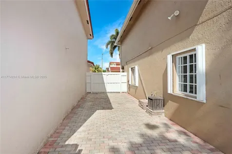 1097 SE 13th Terrace Homestead FL 33035