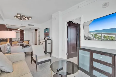 4391 Collins Avenue Miami Beach FL 33140