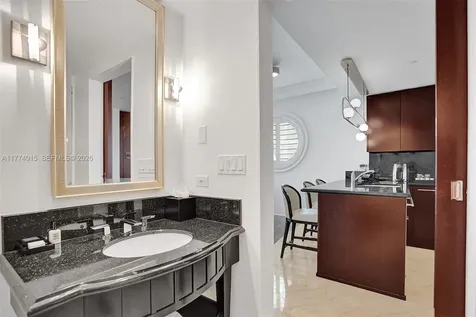 4391 Collins Avenue Miami Beach FL 33140