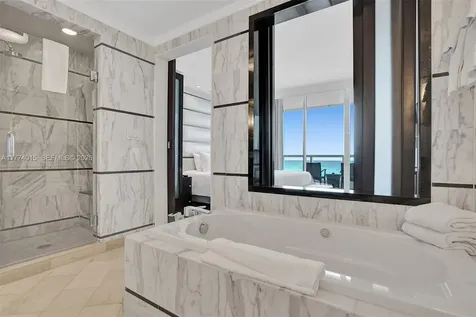 4391 Collins Avenue Miami Beach FL 33140