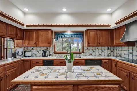 920 NW 121st Avenue Plantation FL 33325