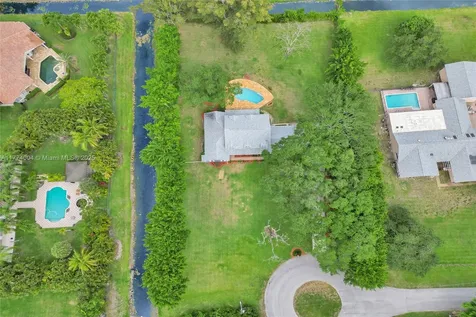 920 NW 121st Avenue Plantation FL 33325