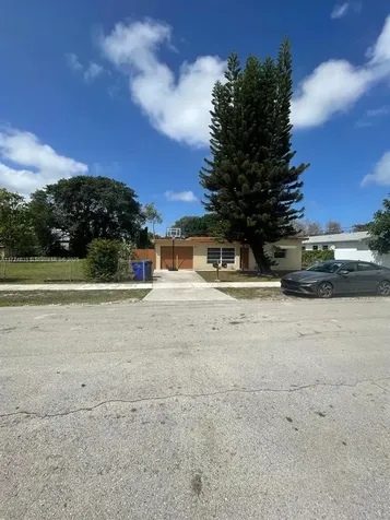 2801 Mayo Street Hollywood FL 33020