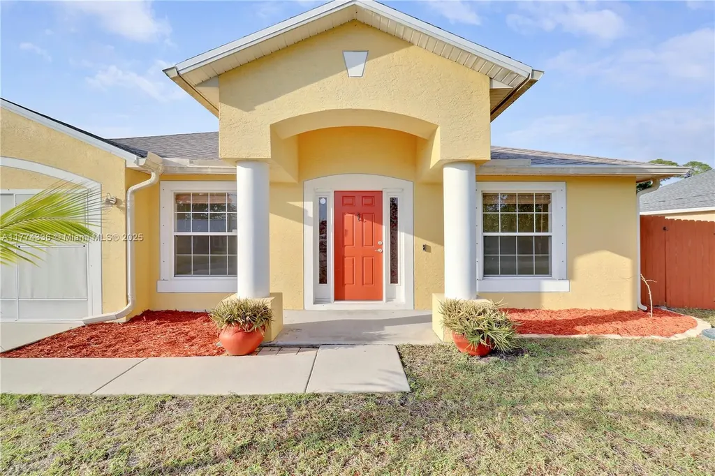 2949 SE Buccaneer Circle Port St. Lucie FL 34952