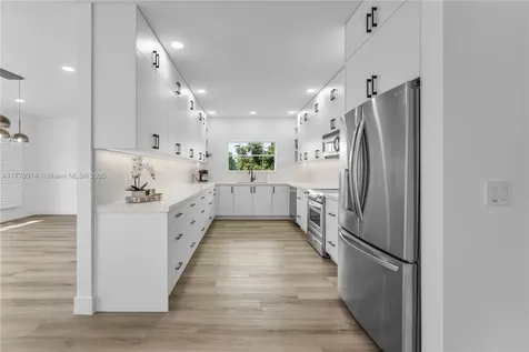 872 NE 79 Boca Raton FL 33487