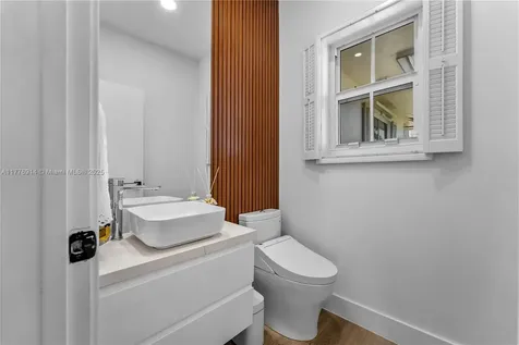 872 NE 79 Boca Raton FL 33487