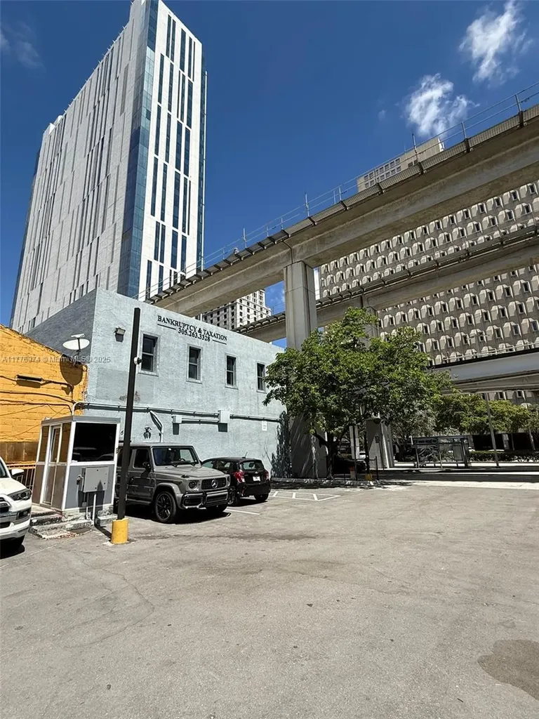 16 SW 1st Avenue Miami FL 33130