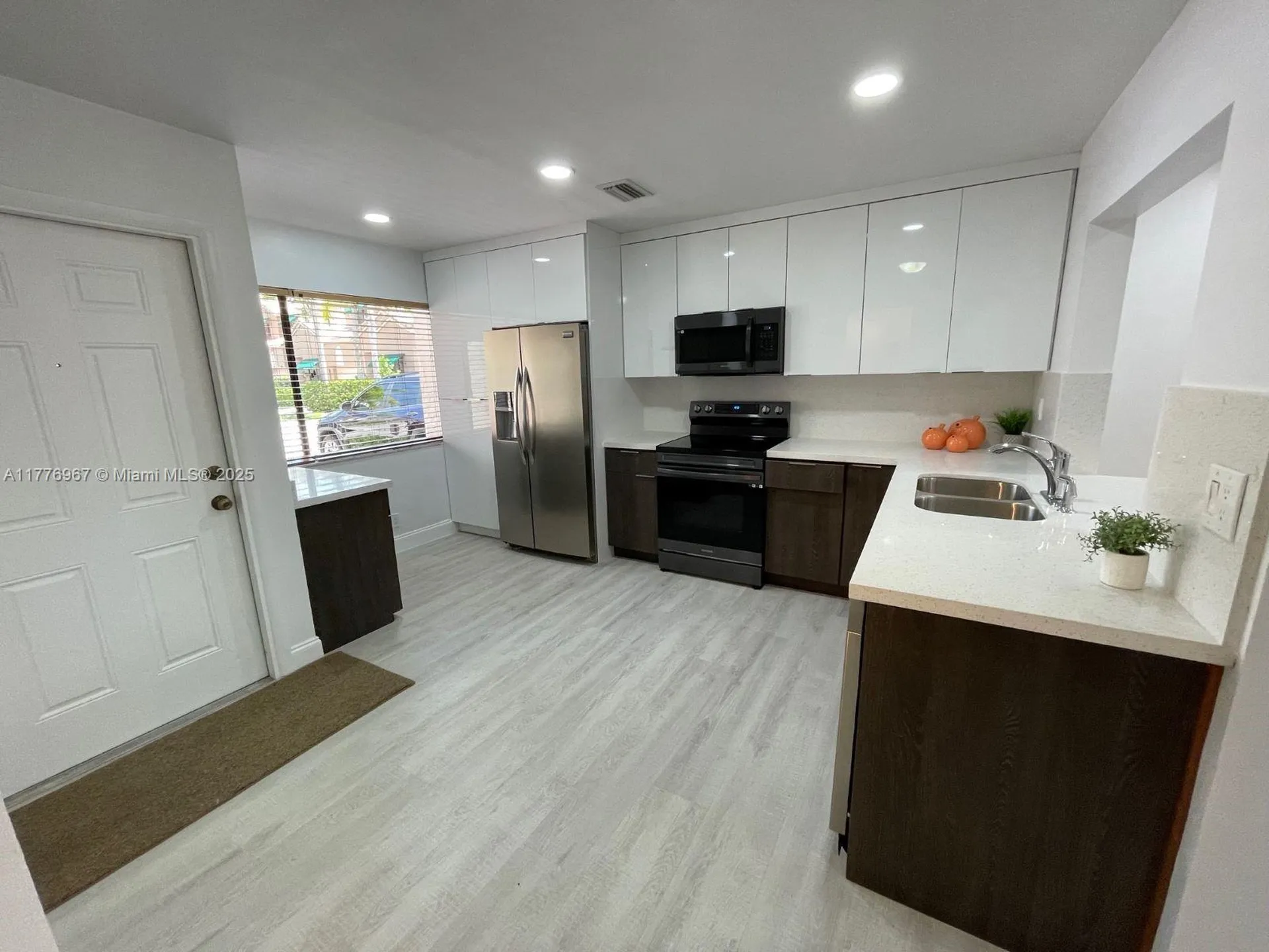 1616 Cypress Pointe Drive Coral Springs FL 33071