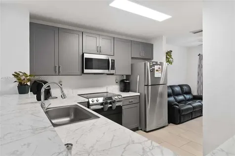 2452 SW 99th Way Miramar FL 33025