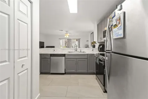 2452 SW 99th Way Miramar FL 33025