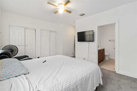 2452 SW 99th Way Miramar FL 33025