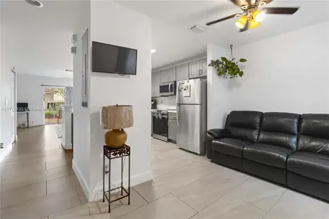 2452 SW 99th Way Miramar FL 33025