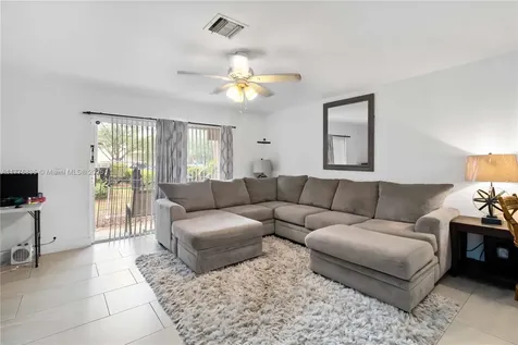 2452 SW 99th Way Miramar FL 33025