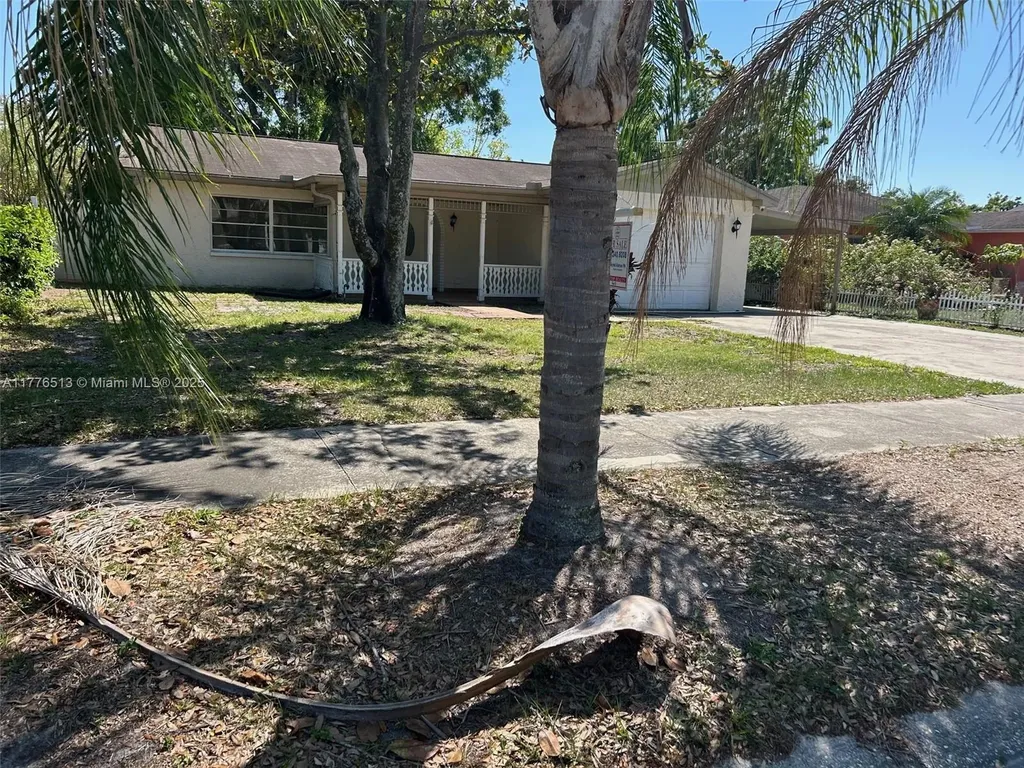 1912 W Clinton Street Tampa FL 33604