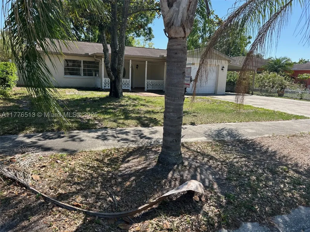 1912 W Clinton Street Tampa FL 33604