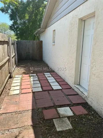 1912 W Clinton Street Tampa FL 33604