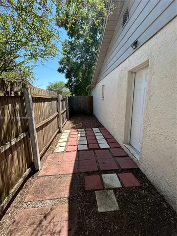 1912 W Clinton Street Tampa FL 33604