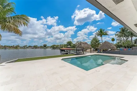 17921 NW 85th Avenue Hialeah FL 33015