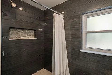 2501 Weber Orlando FL 32803