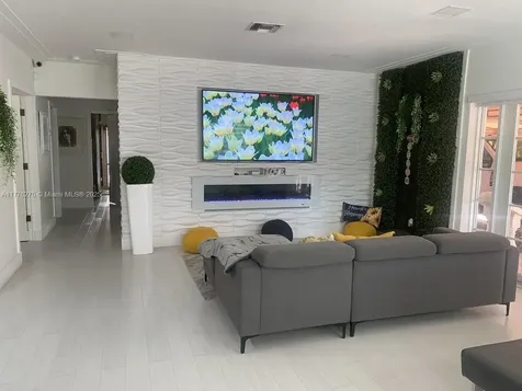 291 Circle Drive Hialeah FL 33010