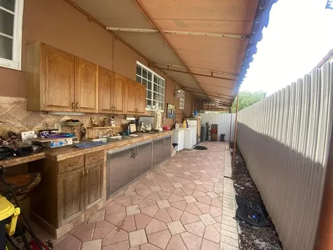 291 Circle Drive Hialeah FL 33010