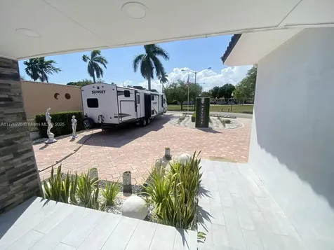 291 Circle Drive Hialeah FL 33010