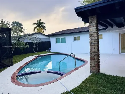 11571 SW 121st Avenue Miami FL 33186