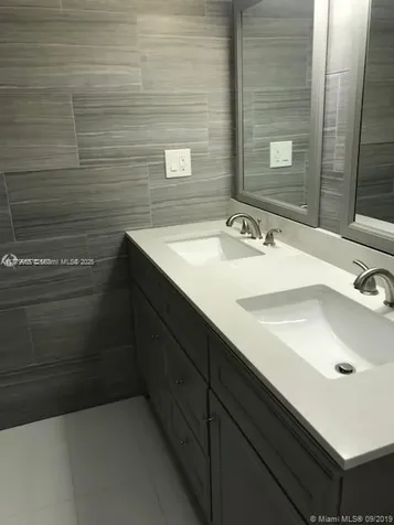 20301 W Country Club Drive Aventura FL 33180