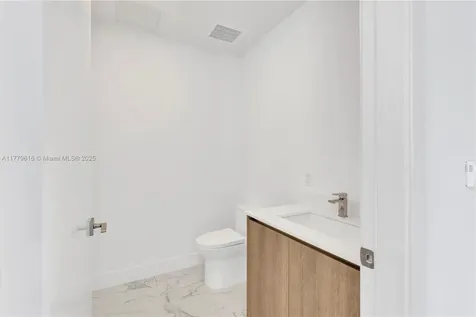 17550 Collins Avenue Sunny Isles Beach FL 33160