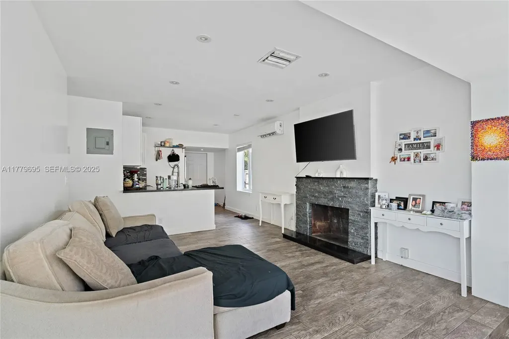 1843 SW 4th Avenue Fort Lauderdale FL 33315