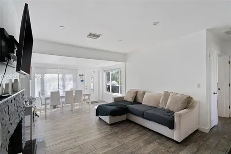 1843 SW 4th Avenue Fort Lauderdale FL 33315