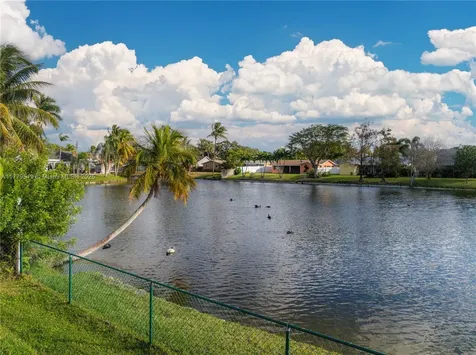 8380 NW 7th Street Pembroke Pines FL 33024