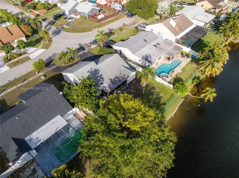 8380 NW 7th Street Pembroke Pines FL 33024