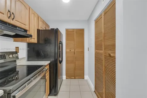 1341 E Golfview Drive Pembroke Pines FL 33026