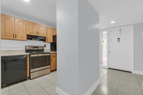 1341 E Golfview Drive Pembroke Pines FL 33026