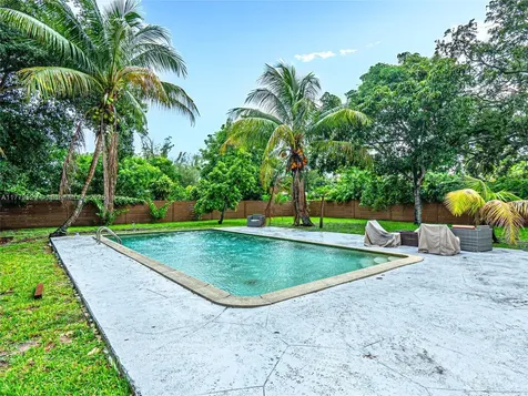 30 NW 152nd Street Miami FL 33169