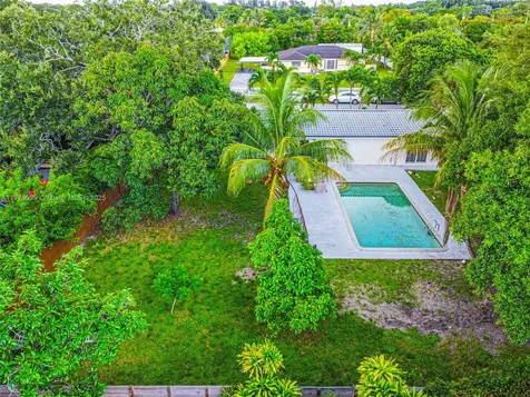 30 NW 152nd Street Miami FL 33169