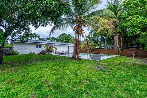 30 NW 152nd Street Miami FL 33169