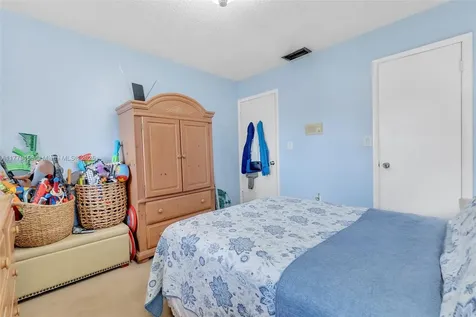 1280-1282 W 38th Street Hialeah FL 33012