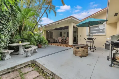 1280-1282 W 38th Street Hialeah FL 33012