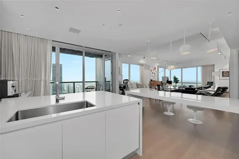 1425 Brickell Avenue Miami FL 33131