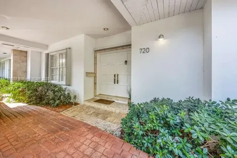 720 N Mashta Drive Key Biscayne FL 33149