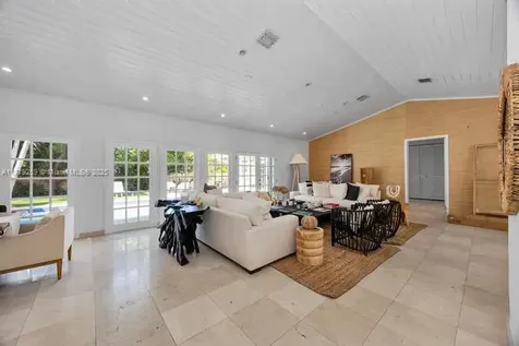 720 N Mashta Drive Key Biscayne FL 33149