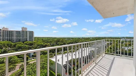 881 Ocean Drive Key Biscayne FL 33149